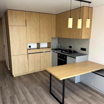 Степана Бандери вул., (Будинок 4)