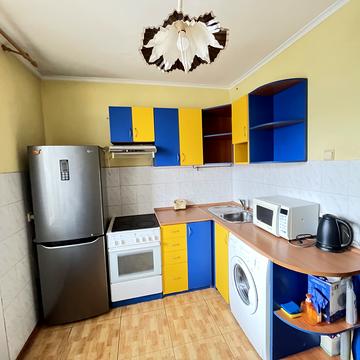 Лариси Руденко вул., 10-Б