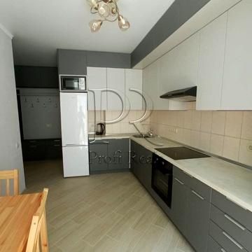 Драгоманова вул., 2