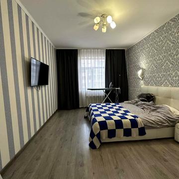 Добровольців вул. (Маршала Говорова), 8