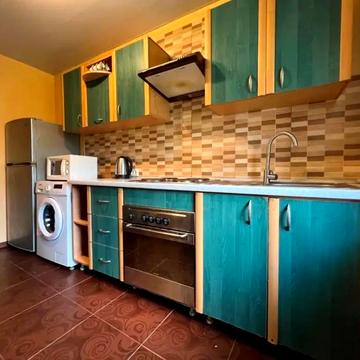 Маневрова вул., 13