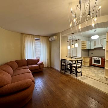 Валерія Лобановського вул., 24