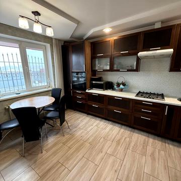 Наскрізний пров., 8-Б