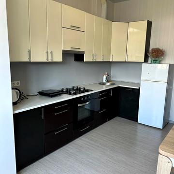 Набережна вул., 13