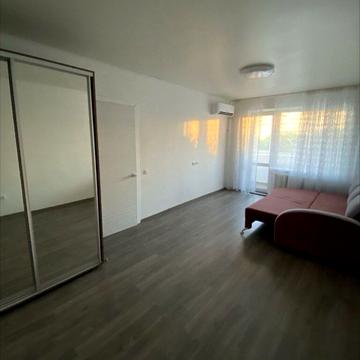 Слави бульв., 12