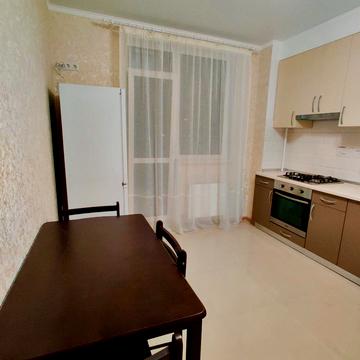 Академіка Сахарова вул., 44