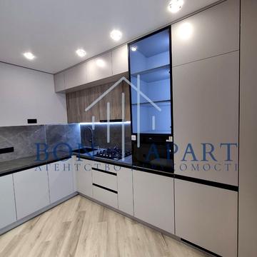 Героїв Небесної Сотні просп., (Будинок 14/2)