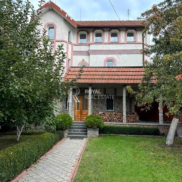 Менделєєва вул.