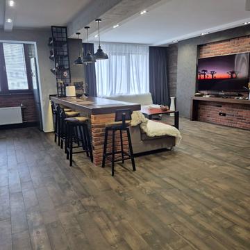 Академіка Сахарова вул., 36