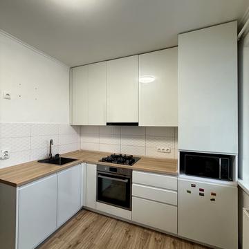 24 Серпня вул., 9