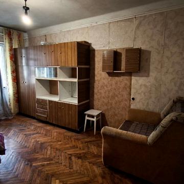 Олімпійська вул., 1