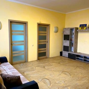 Дмитрівська вул., 19