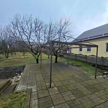 Доблесна вул., 176