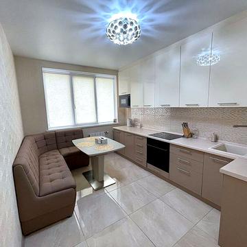 Михайла Грушевського вул., 30б