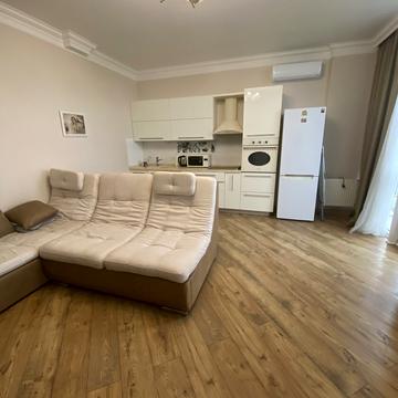 Перлинна вул., 1