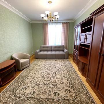 Володимирська вул., 19