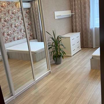 Володимира Івасюка просп. (Героїв Сталінграду), 2-Д