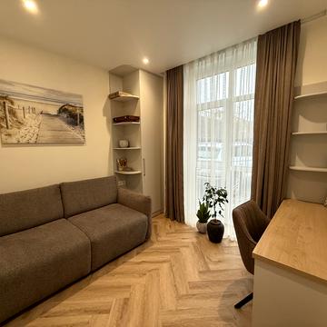 Богдана Хмельницького вул., 26