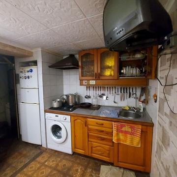 Космонавтів вул., 29