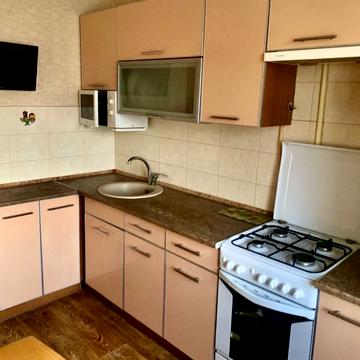 Чарівна вул., 120