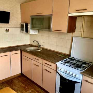 Чарівна вул., 120