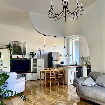 Іларіона Свєнціцького вул., 9