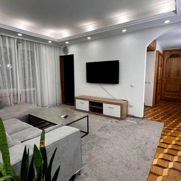 Січеславська Набережна вул., 37