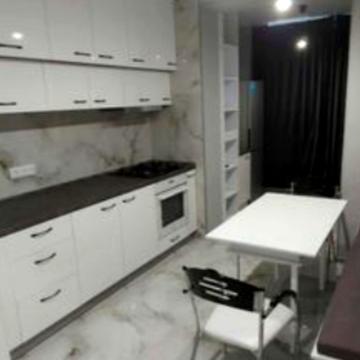 Героїв Небесної Сотні просп., 36