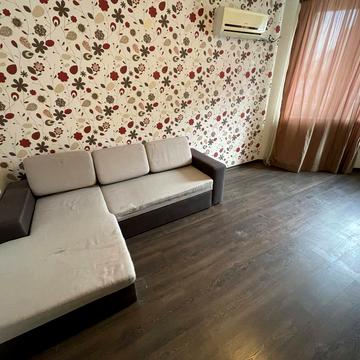 Анни Ахматової вул., 32/18