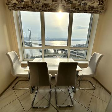 Зарічна вул., 1-Б