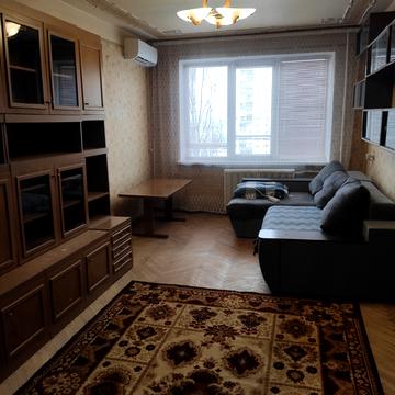 Левка Лукяненка вул. (Маршала Тимошенка), 1-Е