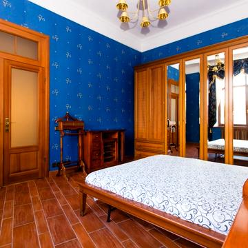 Музейний пров., 8-Б