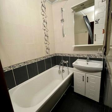 Героїв просп., 33