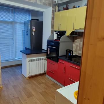 Металургів вул., 72