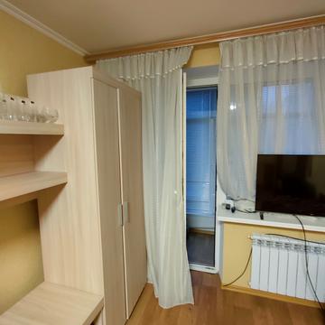Металургів вул., 72