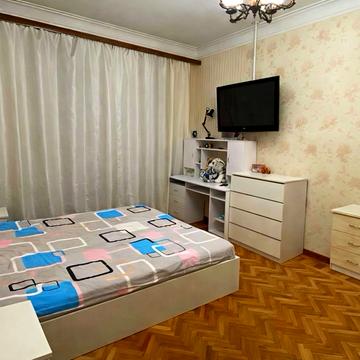 Ялтинська вул., 12/11