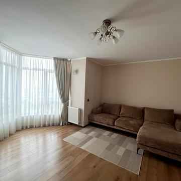 Богдана Хмельницького вул., 53