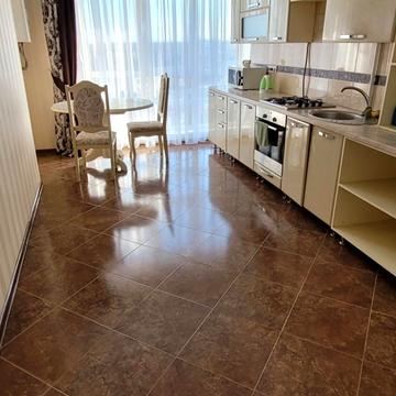 Двірська вул., 4