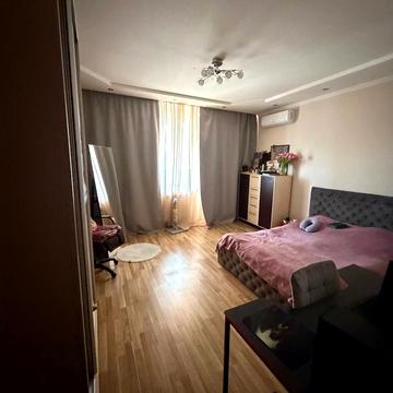 Дніпровська набережна вул., 23