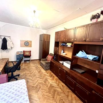 Автозаводська вул., 27-Б
