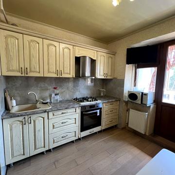 Айвазовського вул., 18