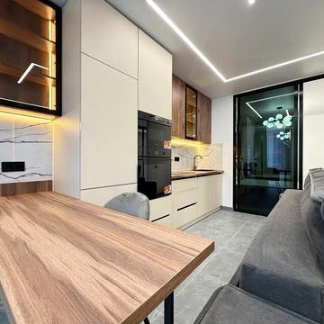 Романа Левицького вул., (Будинок 4)