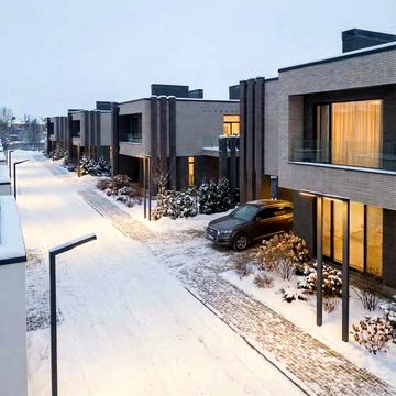 Вишнева вул., 37