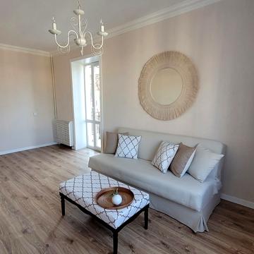 майдан Незалежності пл., 1