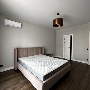 Володимира Івасюка вул., (Будинок)