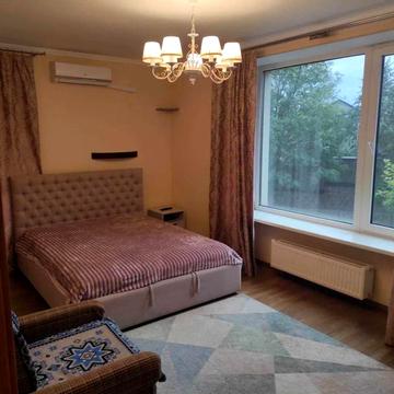 Івана Кавалерідзе вул., 11