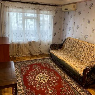 Чарівна вул., 121