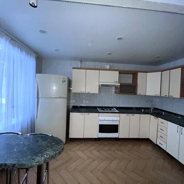 Писаржевського вул., 2