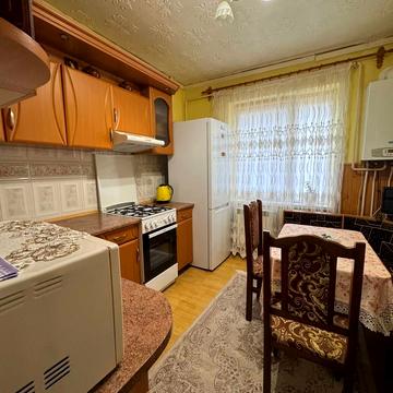 Вячеслава Чорновола вул., 27