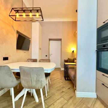 Скельна вул., 1